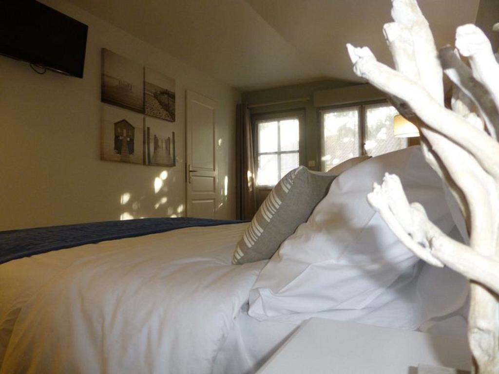 Le Clos Du Miroir Courset Habitación foto